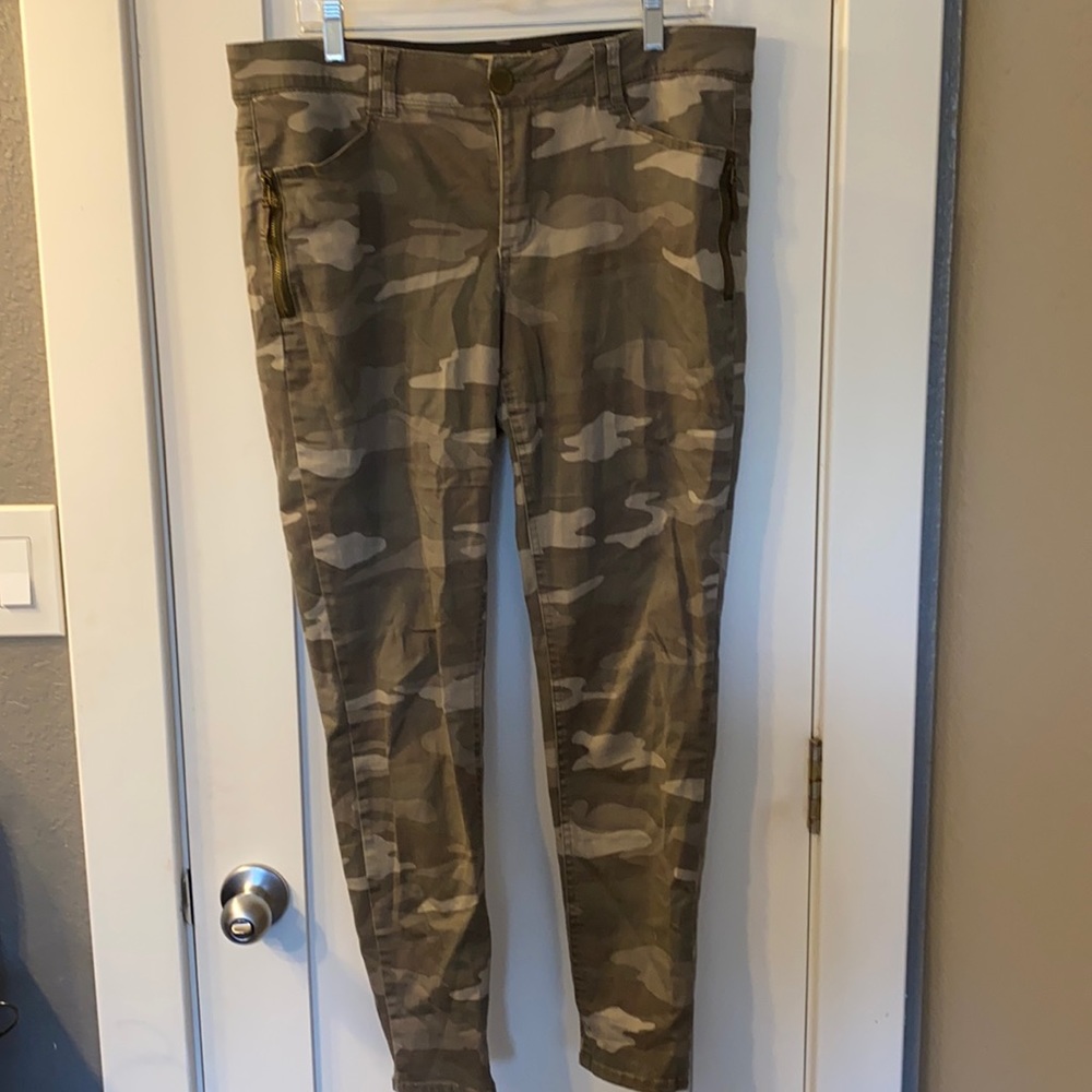 Camouflaged Skinny Jeans